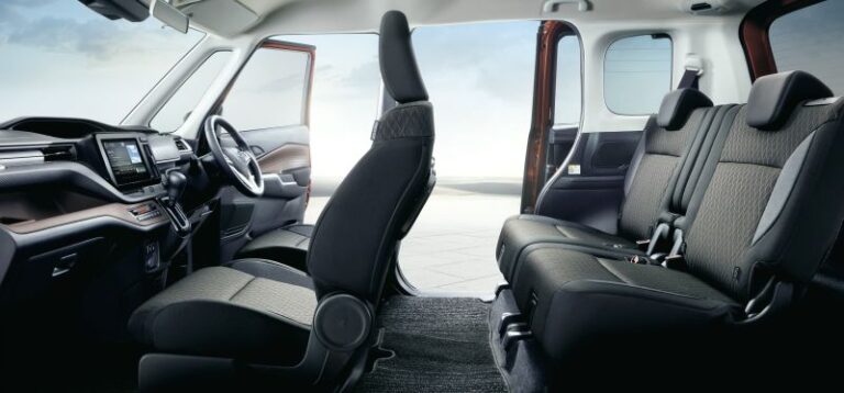 Suzuki-Solio-Bandit-hybrid-interior